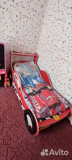 Компьютерный стол со шкафом,кроватью и камод бу