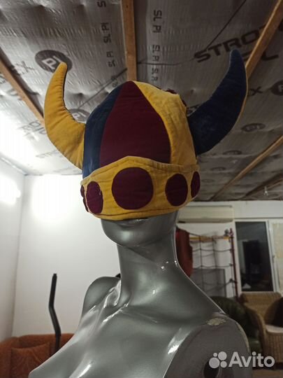 Парики, маски. аренда карнавальных вещей