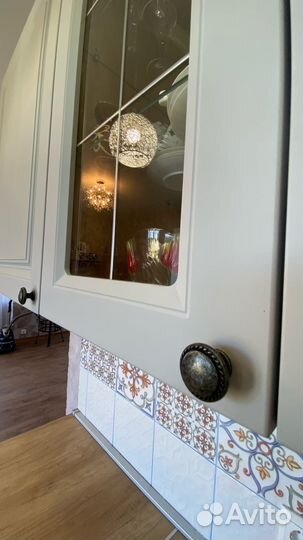 Кухня на заказ с доводчиками в Омске