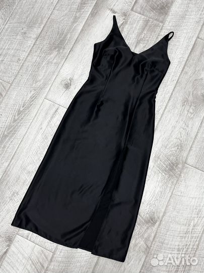 Атласное платье черное