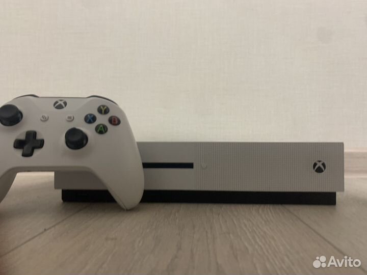 Xbox one s 1tb 1 геймпад с дисками + подписка