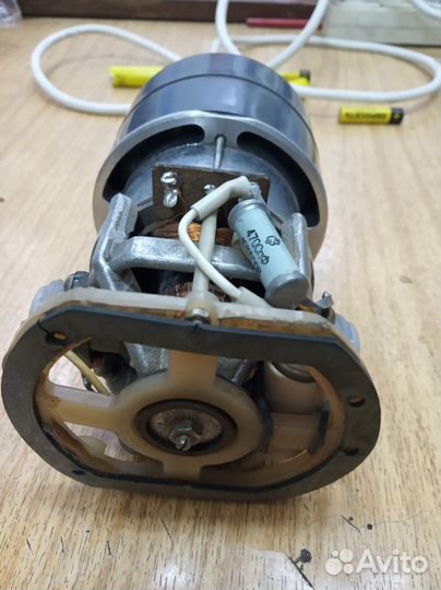 Мотор от пылесоса Шмель