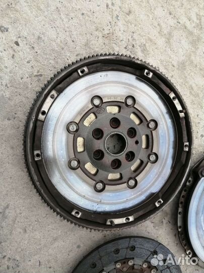 Маховик Пассат Б6 Гольф 5 Кадди 1.9 TDI 03G105264E