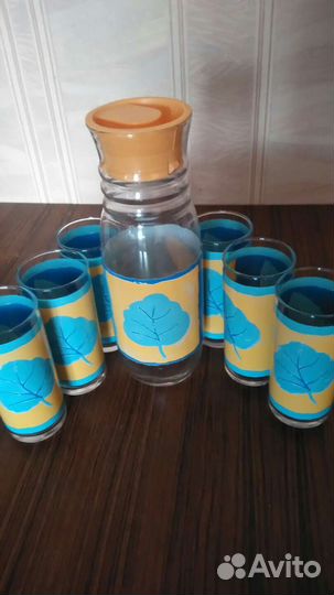 Кувшин со стаканами