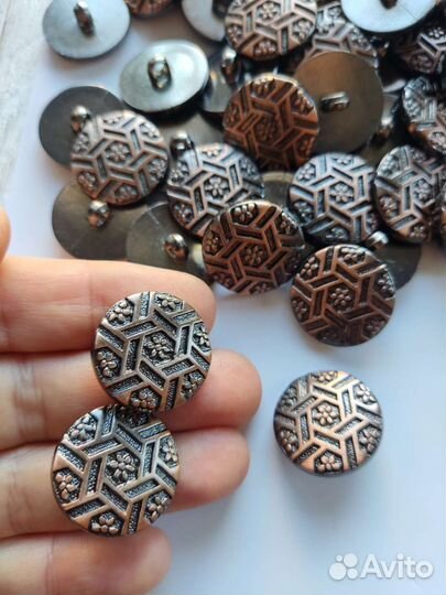 Пуговицы 135 штук набор 23 мм пластик под медь