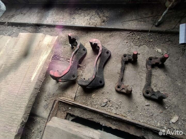 Скобы суппортов Лансер 10