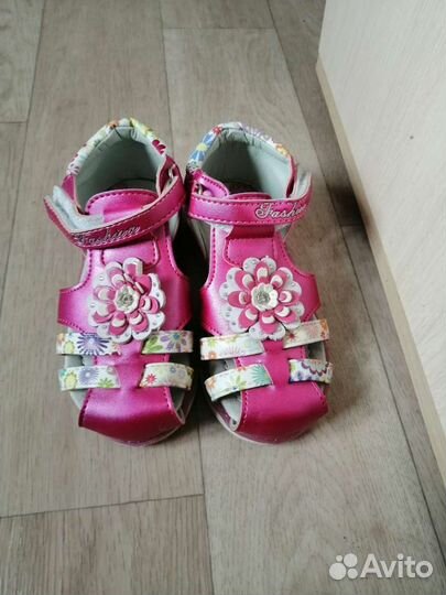 Новые сандалии для девочки 25 размер
