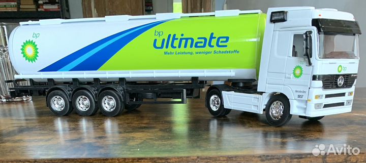 Модель грузовиков New Ray 1/32 Mercedes benz