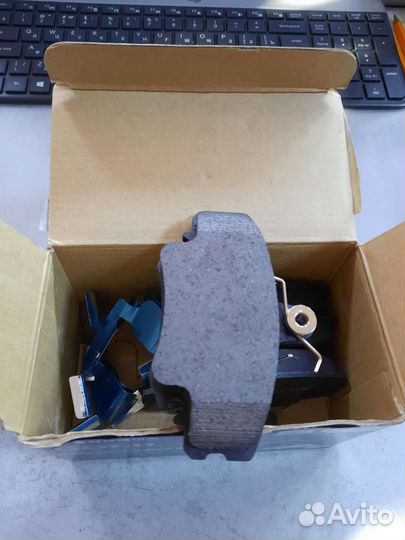 Тормозные колодки передние