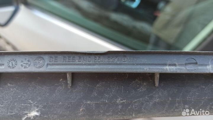 Левый молдинг лобового стекла VW Golf Plus