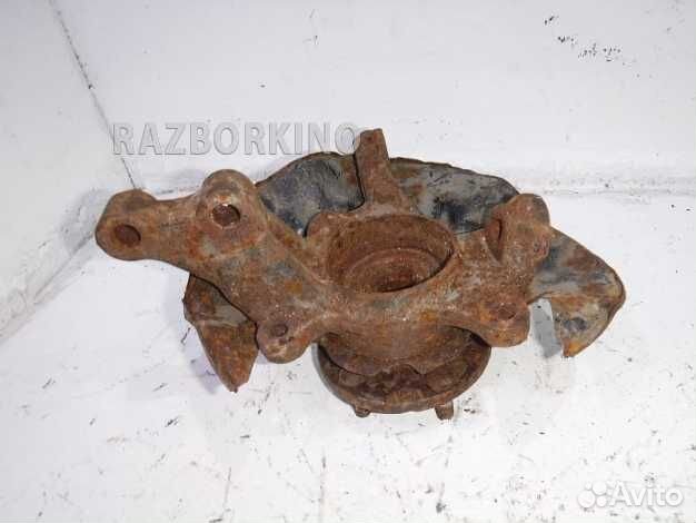 Кулак передний правый