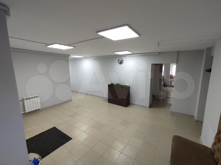 Продам помещение с арендаторами, 140 м²