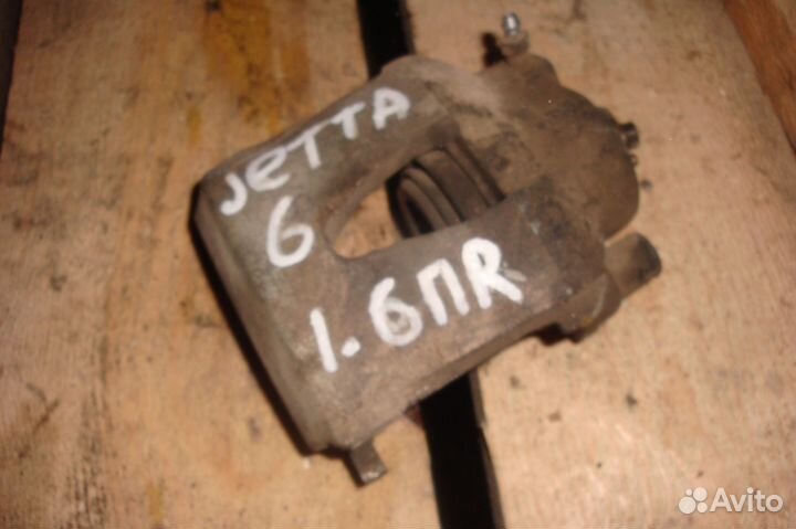 Volkswagen Jetta 6 Суппорт передний правый