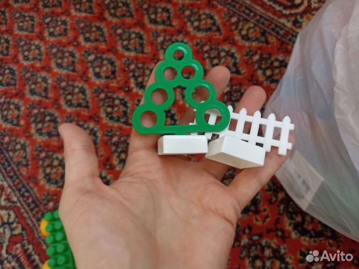 Конструктор с крупными деталями