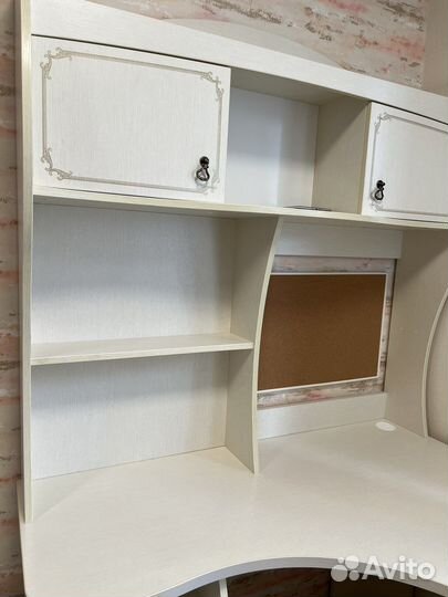 Угловой письменный стол