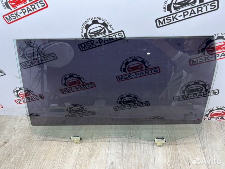 Стекло двери заднее левое Kia Soul 2011