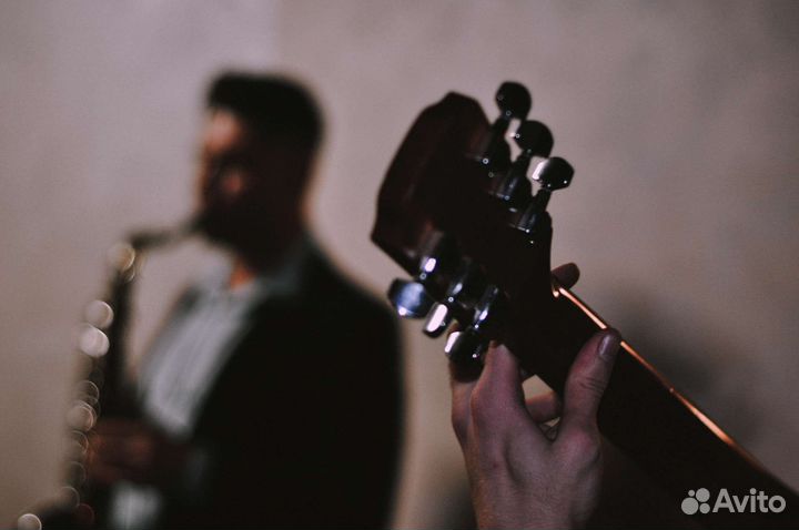 Саксофонист, музыкант на праздник, свадьбу