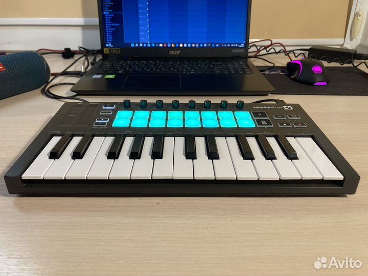Midi клавиатура novation launchkey mini mk3