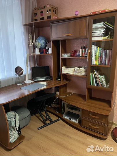 Условой письменный стол