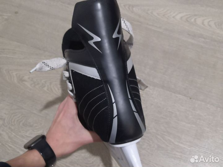 Коньки хоккейные 42 размер