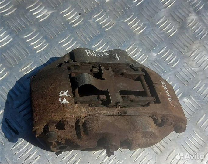 Суппорт передний правый Toyota Hilux (2005-2015)