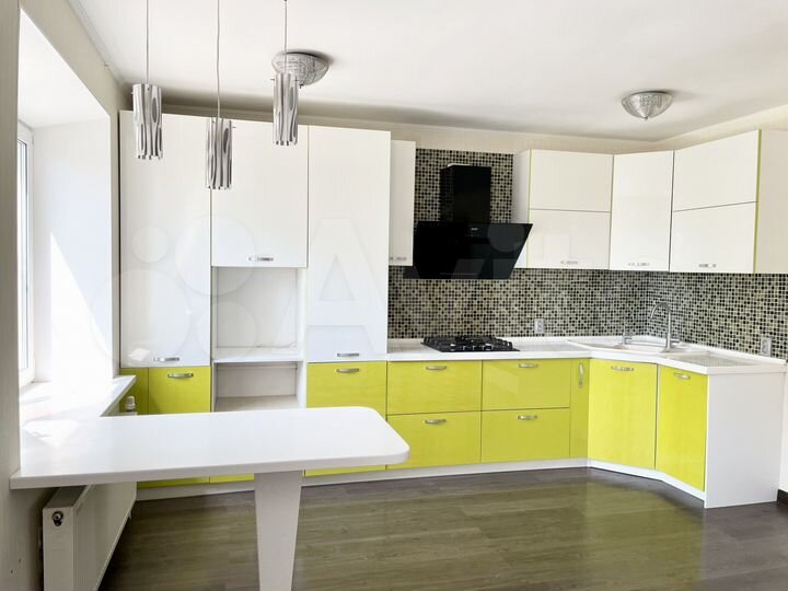 3-к. квартира, 108 м², 2/3 эт.