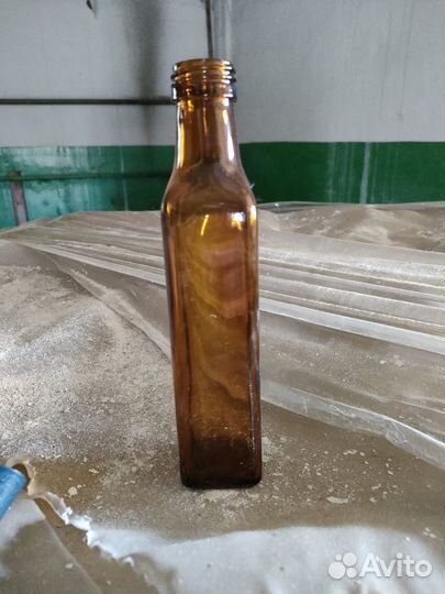 Стеклянная бутылка для масла