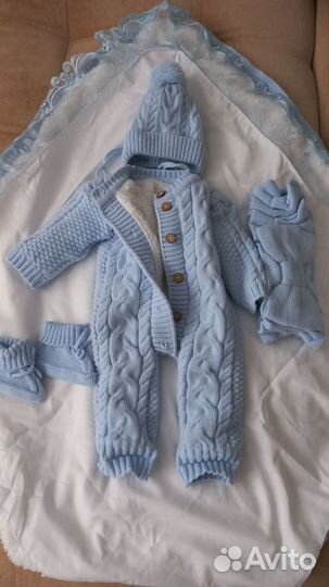 Вязаный тёплый комплект на выписку