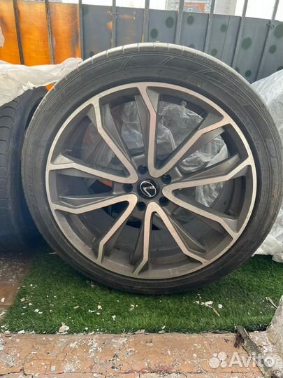 Диски на Lexus с летней резиной R 20