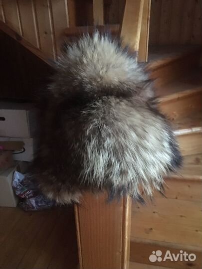 Шапка из меха лисы капором на завязках