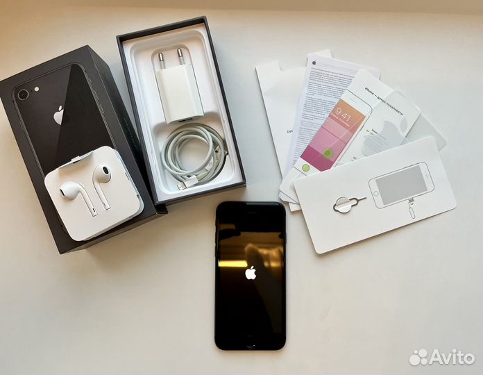 iPhone 8, 64 ГБ