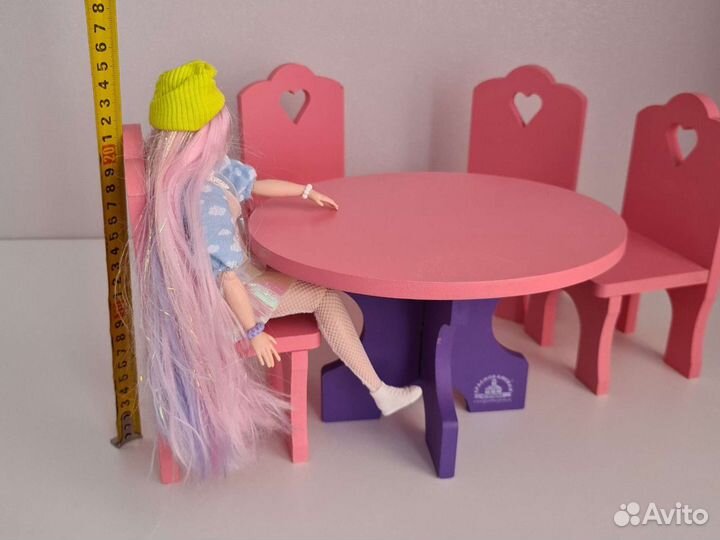 Мебель - деревянный кукольный стол и стулья