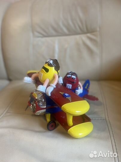 Самолет m&ms из дьюти фри