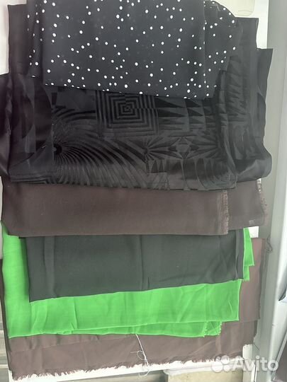 Отрезы тканей разные