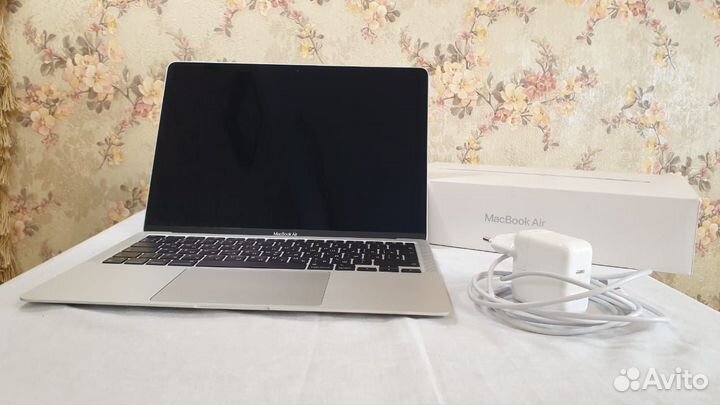 Macbook air 13 (2021) M1 8 256 32цикла
