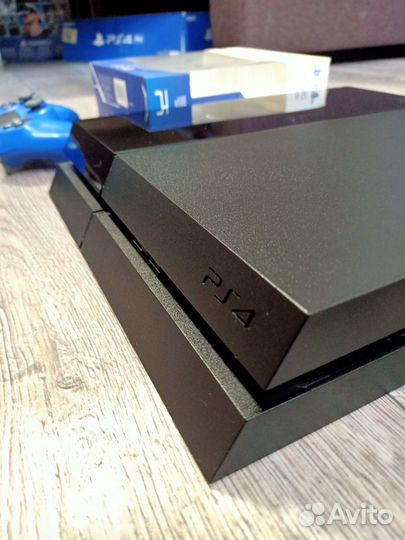 Sony PS4, два геймпада, игры