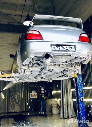 Мойка днища автомобиля на подьемнике