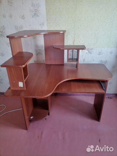 Компьютерный стол