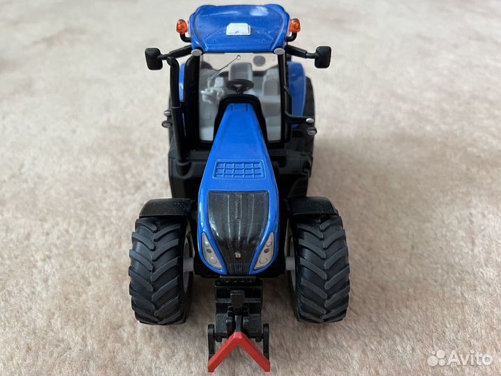 Модель трактора NEW Holland