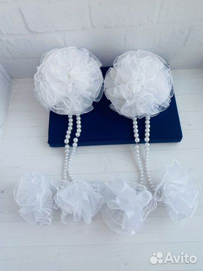 Белые банты