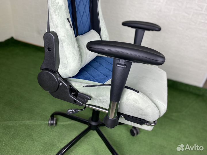 Компьютерное кресло синее велюр