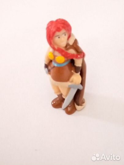 Киндер-сюрприз. Разные фигурки героев