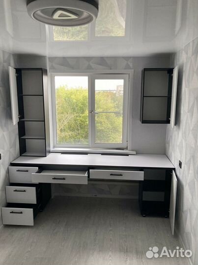 Детский письменный стол