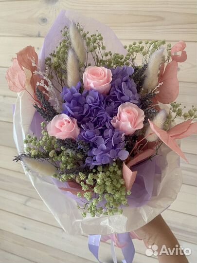 Букет из сухоцветов и стабилизированных цветов