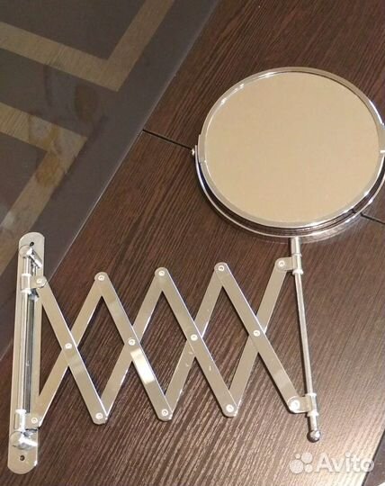 Зеркало косметическое выдвижное для ванной