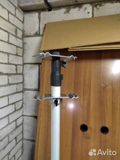 Штатив для экрана проектора