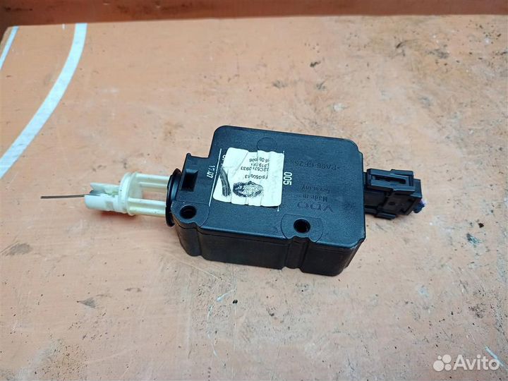 Активатор замка крышки бензобака Land Rover Disco