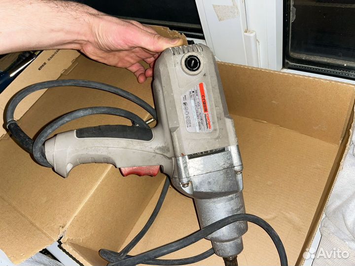 Профессиональный сетевой гайковерт Crown CT12018