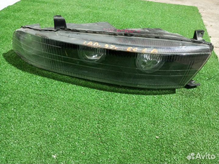 Фара галогеновая правая Mitsubishi Galant EA