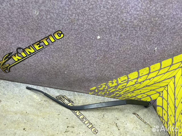 Поводок стеклоочистителя правый Lancer Лансер 10